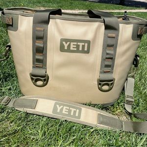 EUC YETI HOPPER 20 SOFT SIDE COOLER